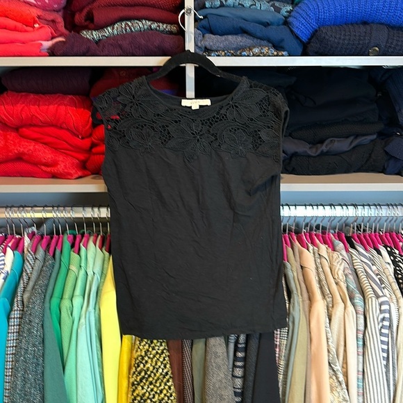 LOFT Tops - Loft black sleeveless embroidered top size XS